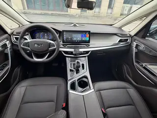 Geely Jiaji 2021 Zhiqing 1.5TD MHEV DCT Acabado premium interior foto 10