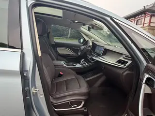 Geely Jiaji 2021 Zhiqing 1.5TD MHEV DCT Acabado premium interior foto 12