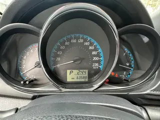 Toyota Yaris L 2016 Mise à jour 1.5E CVT Version de charme intérieur photo 7