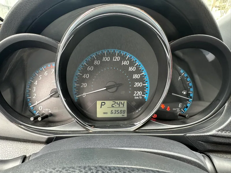 Toyota Yaris L 2016 Mise à jour 1.5E CVT Version de charme intérieur photo 7