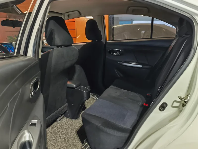 Toyota Yaris L Sedan 2017 1.5E CVT Version de charme intérieur photo 8