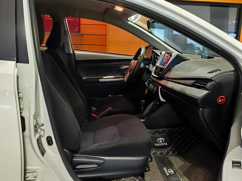Toyota Yaris L Sedan 2017 1.5E CVT Version de charme intérieur photo 11