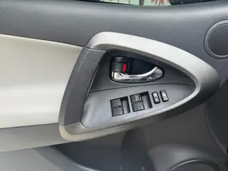 Toyota RAV4 2009 2.4L Automatic Luxury Edition interior photo 11