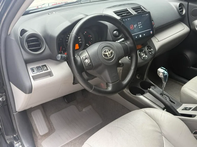 Toyota RAV4 2009 2.4L Automatic Luxury Edition interior photo 14