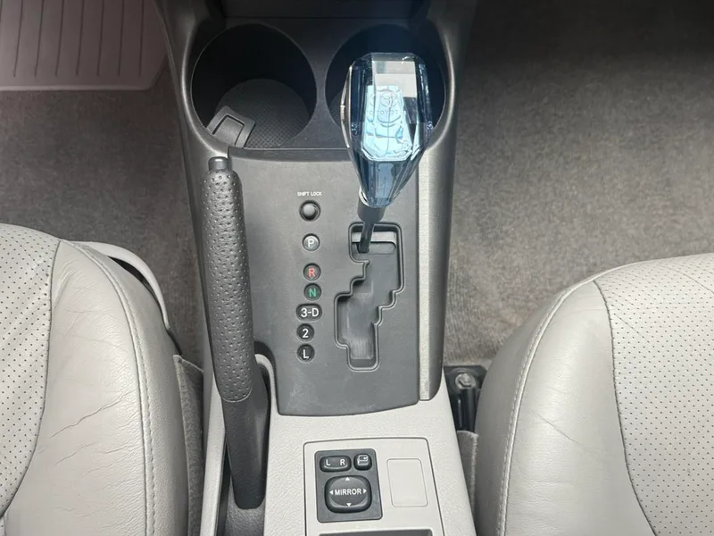 Toyota RAV4 2009 2.4L Automatic Luxury Edition interior photo 18