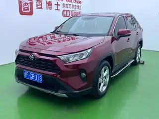 Toyota RAV4 2020 2.0L CVT Версия с двумя приводами