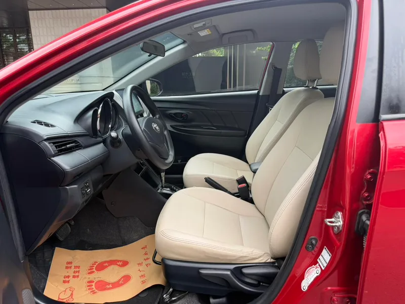 Toyota Yaris L 2016 Restyling 1.5E CVT Meilung Edition interior photo 11