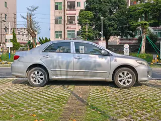 Toyota Corolla 2012 Version éblouissante 1.6L Automatique GL extérieur photo 5