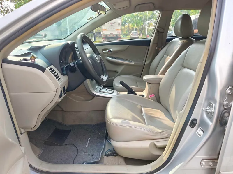 Toyota Corolla 2012 Version éblouissante 1.6L Automatique GL intérieur photo 12