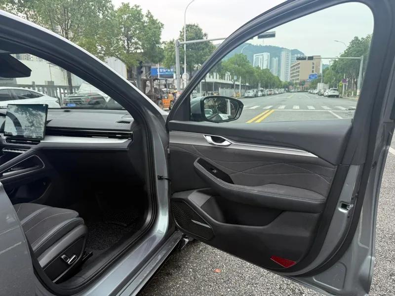 Geely Preface 2026 2.0T Восточный Яо Wangwang версия интерьер фото 17