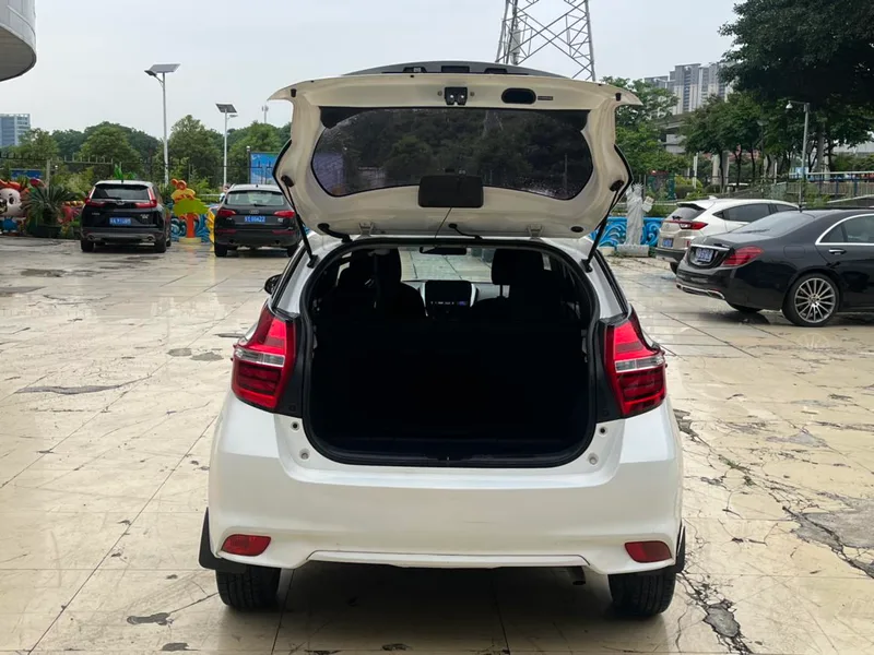 Toyota Vios FS 2017 1.5L CVT Versión Fengchi interior foto 18