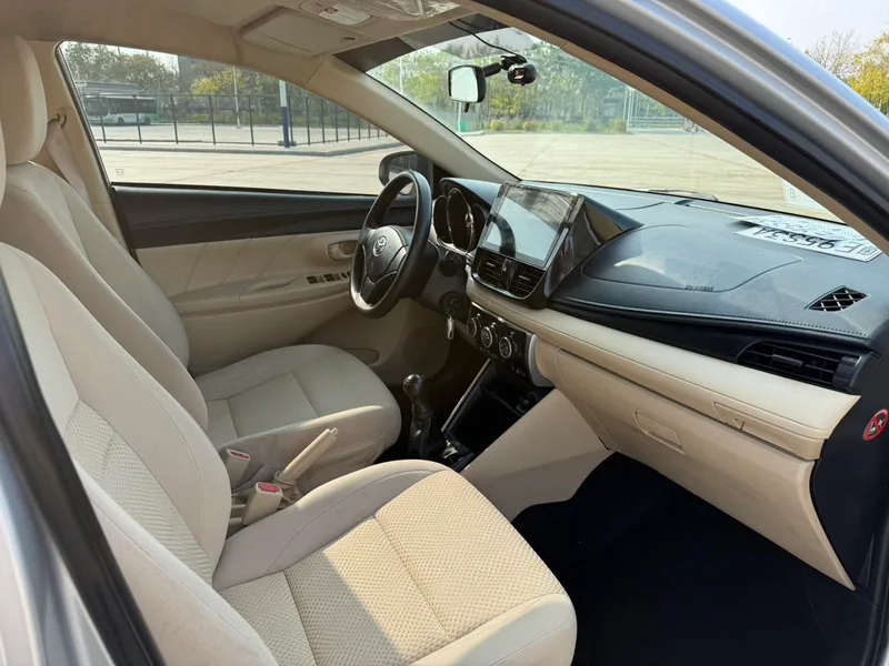 Toyota Vios 2017 1.3L Version nette manuelle intérieur photo 9