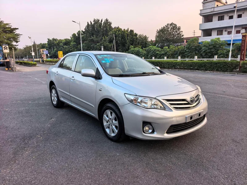 Toyota Corolla 2011 1.6L Automático GL exterior foto 3