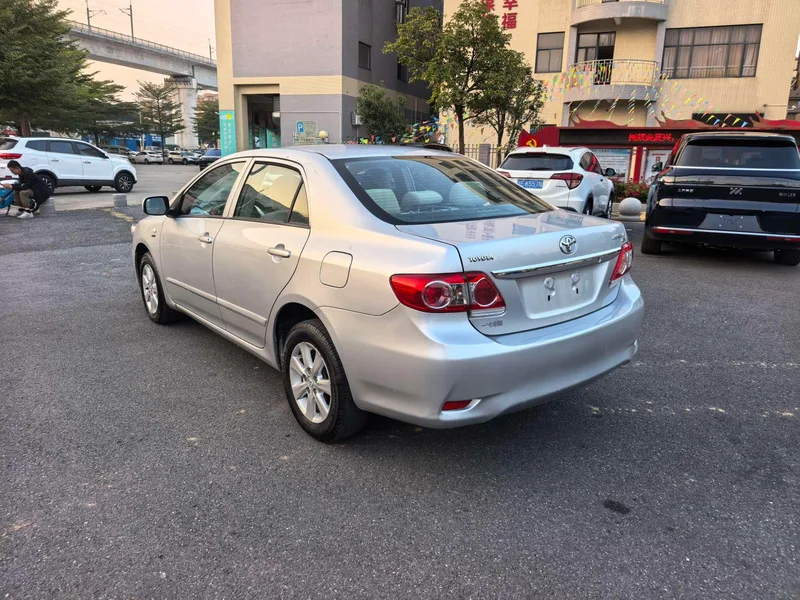 Toyota Corolla 2011 1.6L Automático GL exterior foto 4
