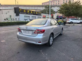 Toyota Corolla 2011 1.6L Automático GL exterior foto 6