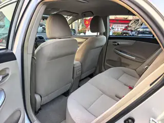 Toyota Corolla 2011 1.6L Automático GL interior foto 10