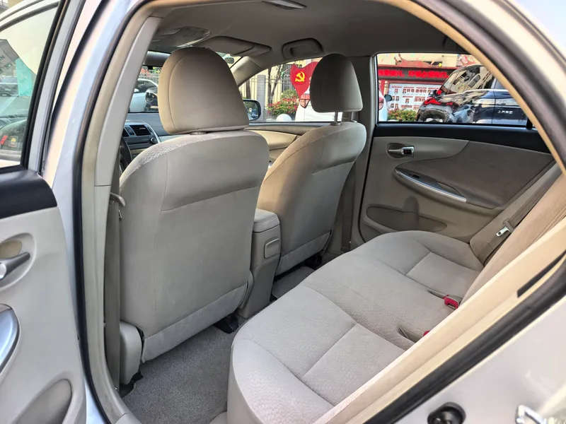 Toyota Corolla 2011 1.6L Automático GL interior foto 10