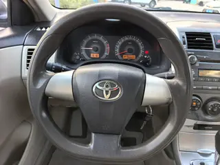 Toyota Corolla 2011 1.6L Automático GL interior foto 12