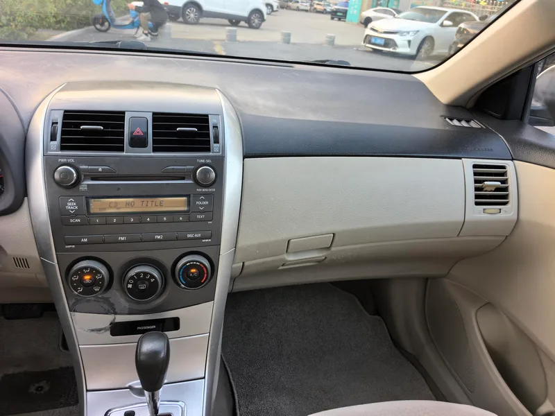 Toyota Corolla 2011 1.6L Automático GL interior foto 13