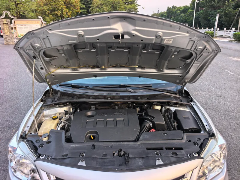 Toyota Corolla 2011 1.6L Automático GL interior foto 16