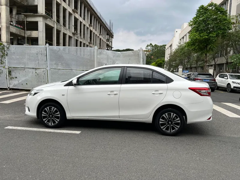 Toyota Vios 2014 1.5L Versión inteligente automática exterior foto 2