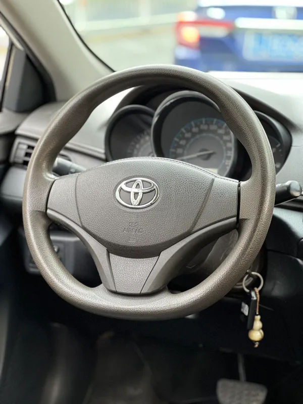 Toyota Vios 2014 1.5L Versión inteligente automática interior foto 13