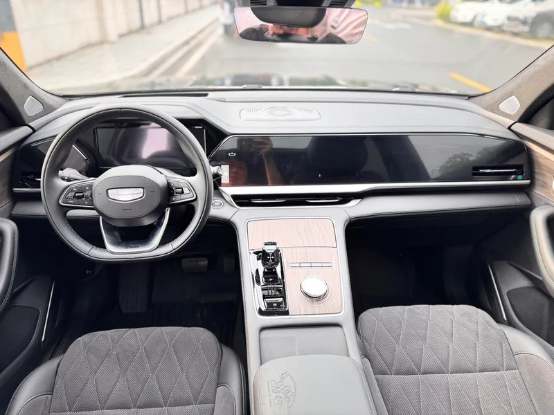 Geely Monjaro 2025 2.0TD Высокая работа автоматически с двумя приводами интерьер фото 14