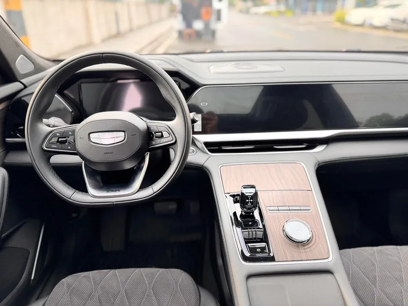 Geely Monjaro 2025 2.0TD Высокая работа автоматически с двумя приводами интерьер фото 15