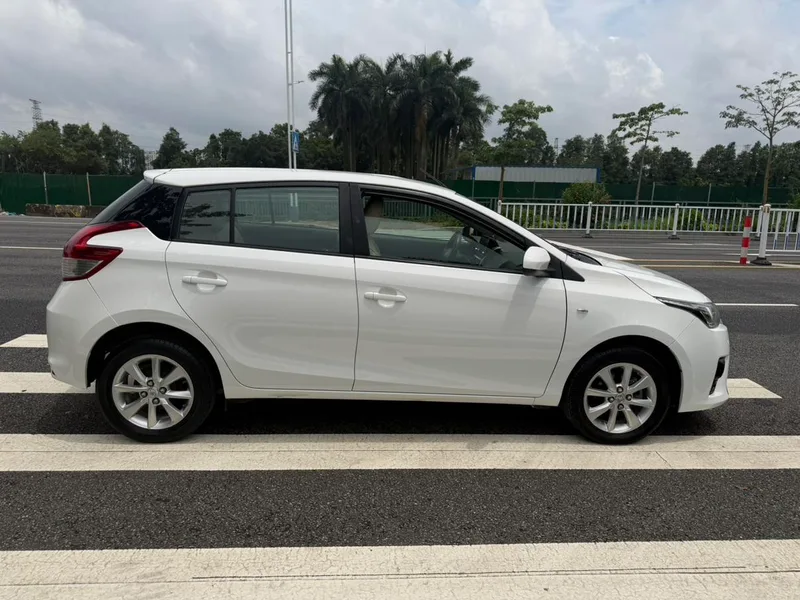 Toyota Yaris L 2015 1.5E Automatic charm version exterior photo 4