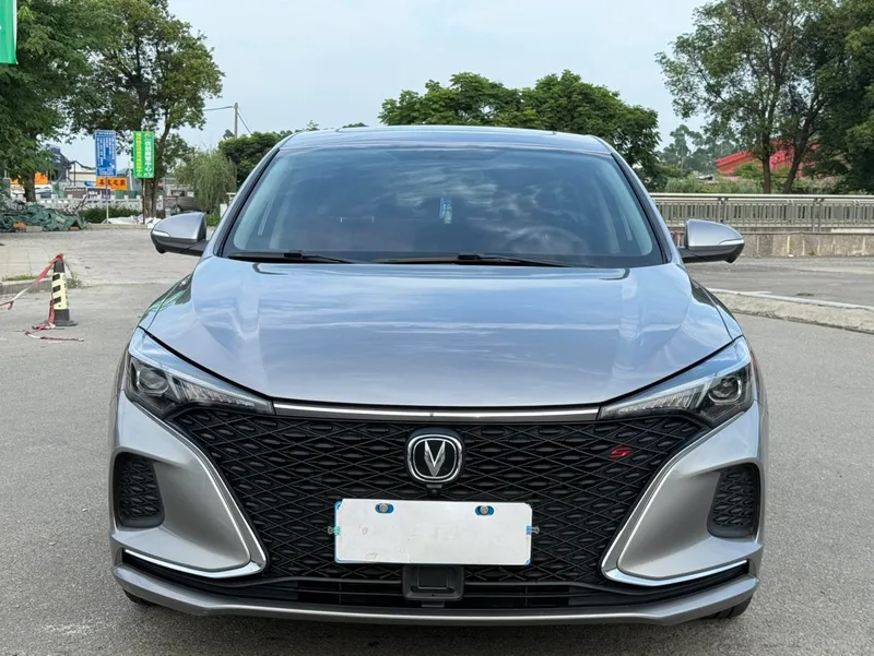 Changan Eado 2020 PLUS Ballena azul NE 1.4T GDI Buque insignia automático exterior foto 2