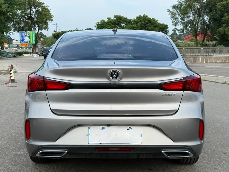 Changan Eado 2020 PLUS Ballena azul NE 1.4T GDI Buque insignia automático exterior foto 3