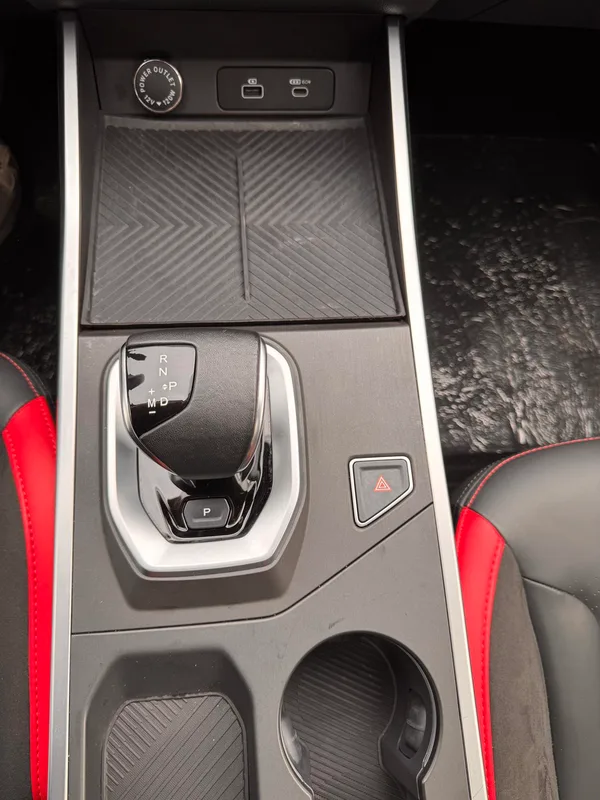 Jetour Dasheng 2023 1.5T DCT Étoile PRO intérieur photo 13