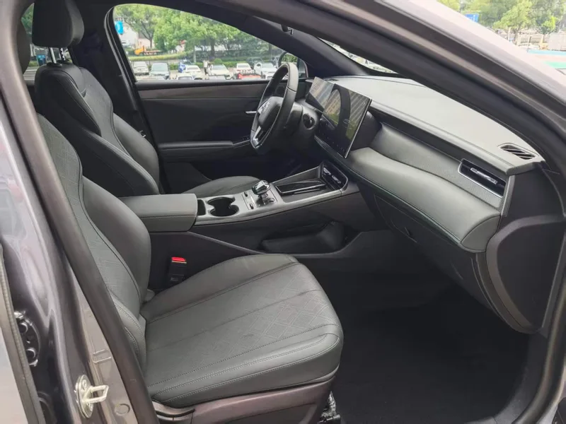 BYD Qin PLUS 2025 Versión de conducción inteligente 510KM Líder exterior foto 7