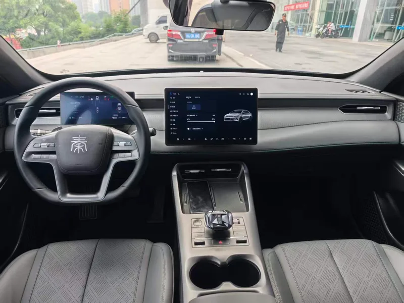 BYD Qin PLUS 2025 Versión de conducción inteligente 510KM Líder interior foto 15