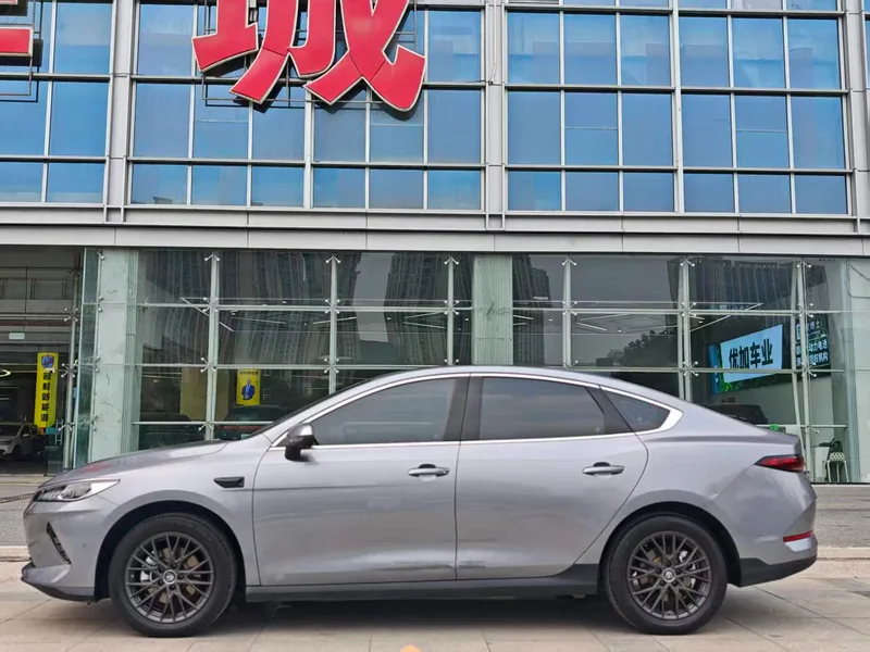BYD Qin PLUS 2025 Versión de conducción inteligente 510KM Líder interior foto 17