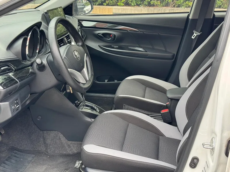 Toyota Yaris L 2021 1.5L CVT Version leader extérieur photo 5