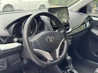 Toyota Yaris L 2021 1.5L CVT Version leader intérieur photo 8