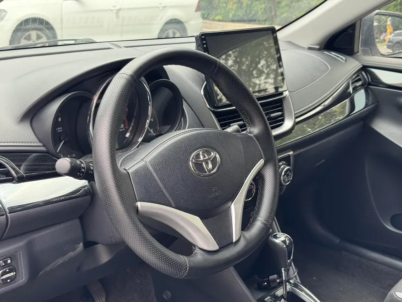 Toyota Yaris L 2021 1.5L CVT Version leader intérieur photo 8
