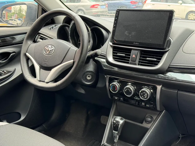 Toyota Yaris L 2021 1.5L CVT Version leader intérieur photo 9