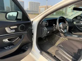 Mercedes-Benz E-Class 2019 E 300 L Sports fashion type interior photo 9