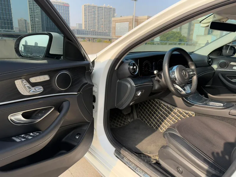 Mercedes-Benz E-Class 2019 E 300 L Sports fashion type interior photo 9