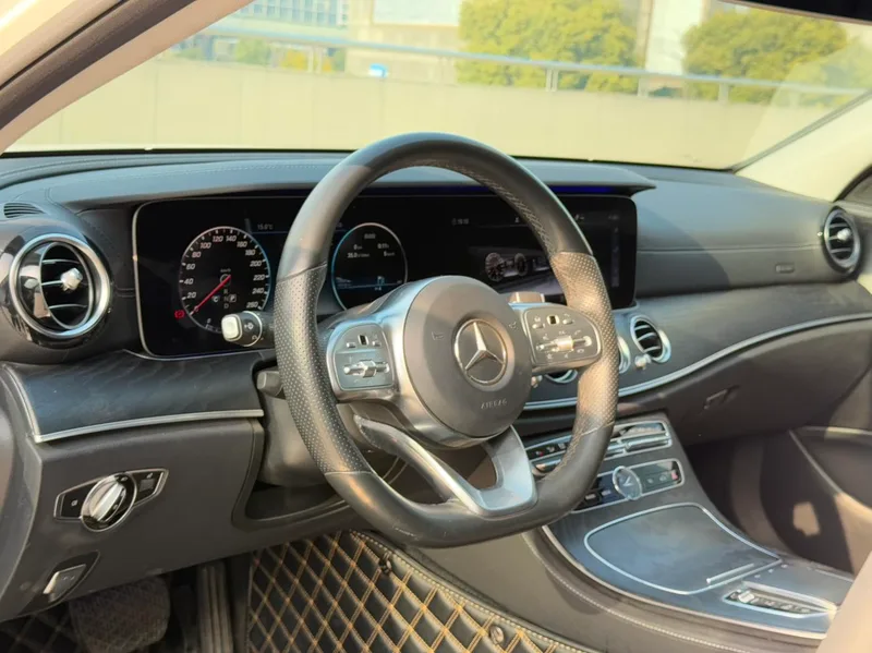 Mercedes-Benz E-Class 2019 E 300 L Sports fashion type interior photo 10