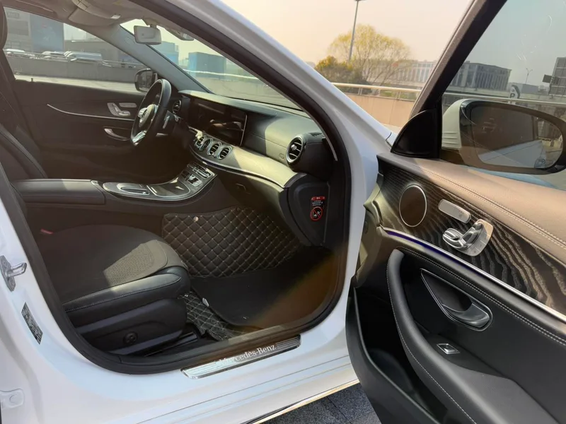 Mercedes-Benz E-Class 2019 E 300 L Sports fashion type interior photo 11