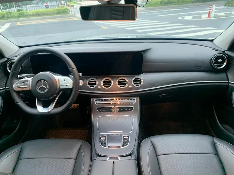 Mercedes-Benz E-Class 2019 Reforma E 300 L Tipo de moda deportiva interior foto 9