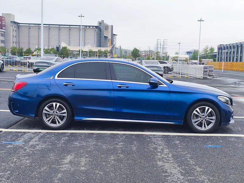 Mercedes-Benz C-Class 2021 C 200 L Edición deportiva de moda exterior foto 4