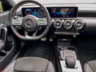 Mercedes-Benz CLA 2020 CLA 200 Voiture de sport de chasse à cinq portes intérieur photo 10