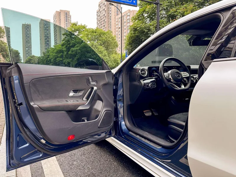 Mercedes-Benz CLA 2020 CLA 200 Voiture de sport de chasse à cinq portes intérieur photo 12