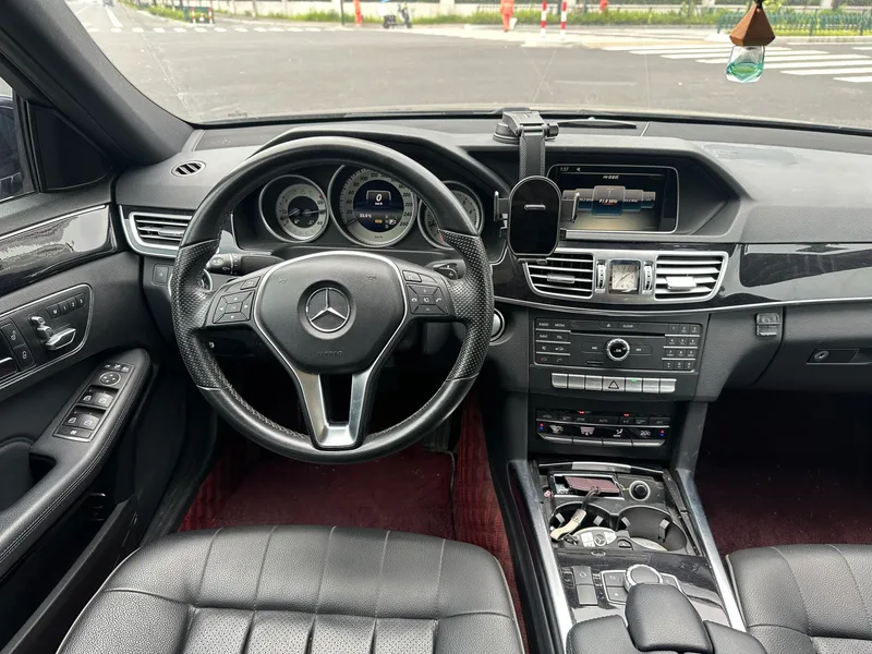 Mercedes-Benz E-Class 2015 Mise à jour E 260 L Sportif intérieur photo 15