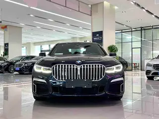 BMW 7 Series 2021 740Li Líder M Conjunto deportivo exterior foto 2
