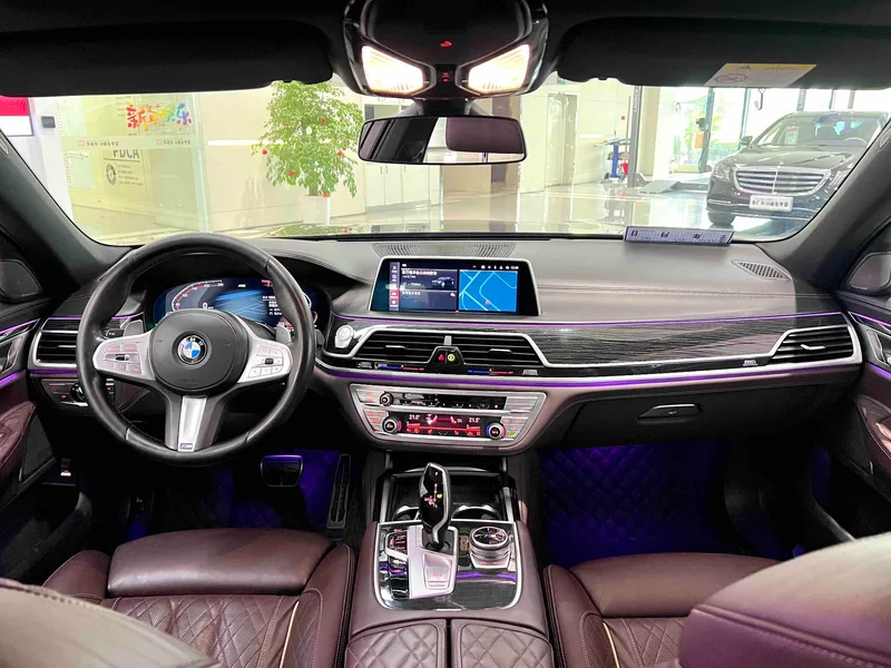 BMW 7 Series 2021 740Li Líder M Conjunto deportivo interior foto 6